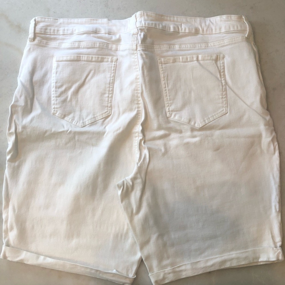 🌳 NYDJ Briella White Denim Bermuda Short - Picture 6 of 8